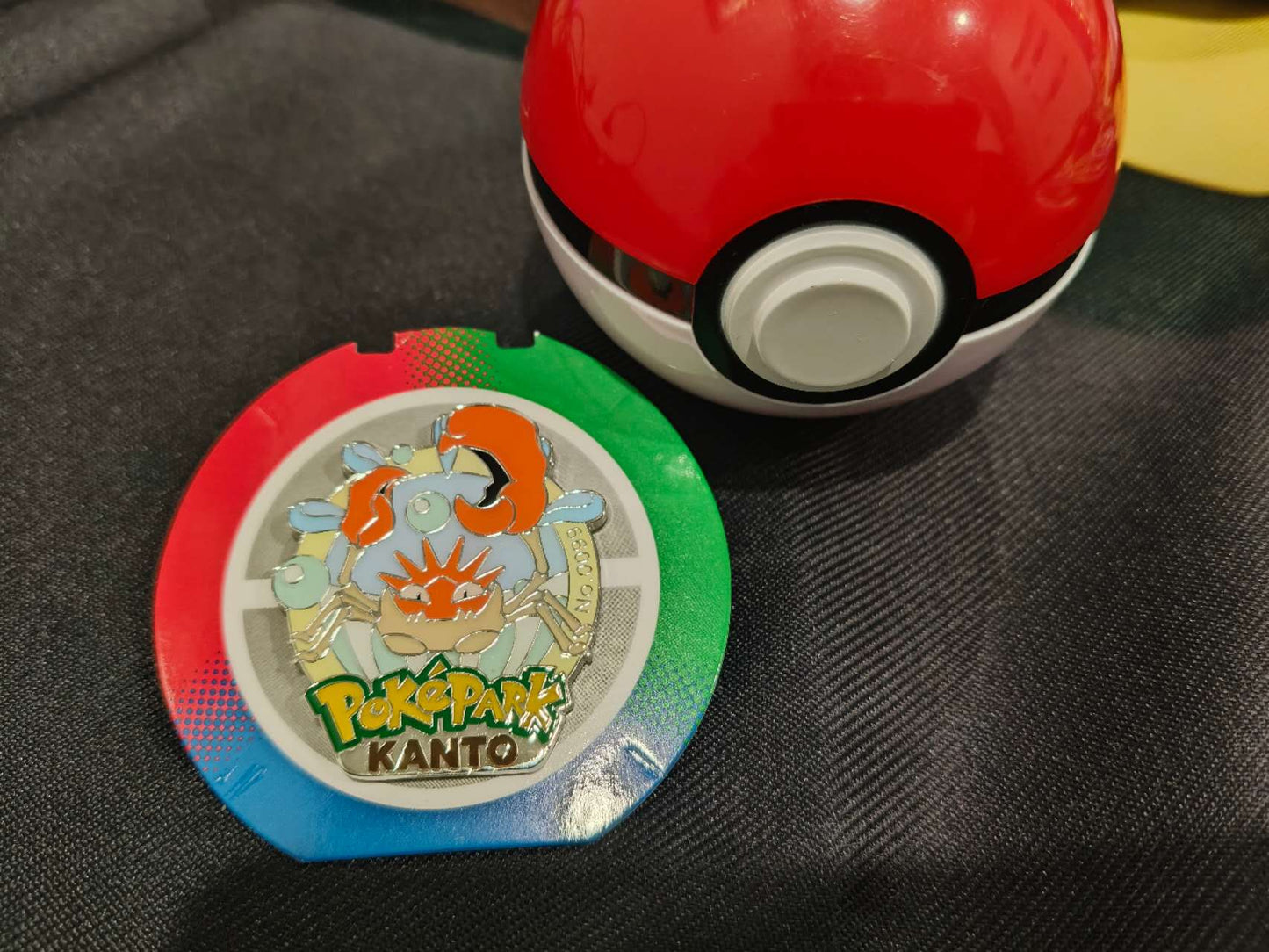 #099 Kingler-Pokemon Park Pokepark Kanto 151 Exclusive Limited Pin Badge Collection Poke Ball